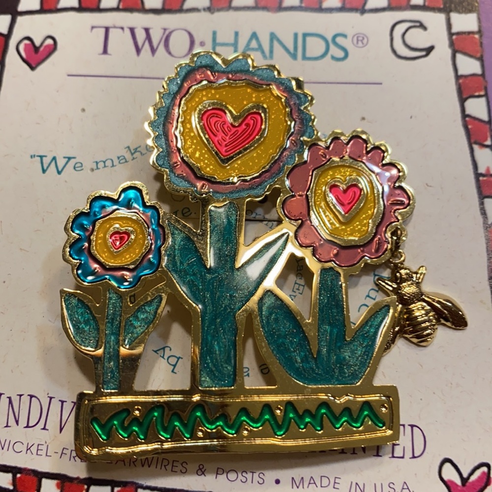 NEW Flower & Bee Pin